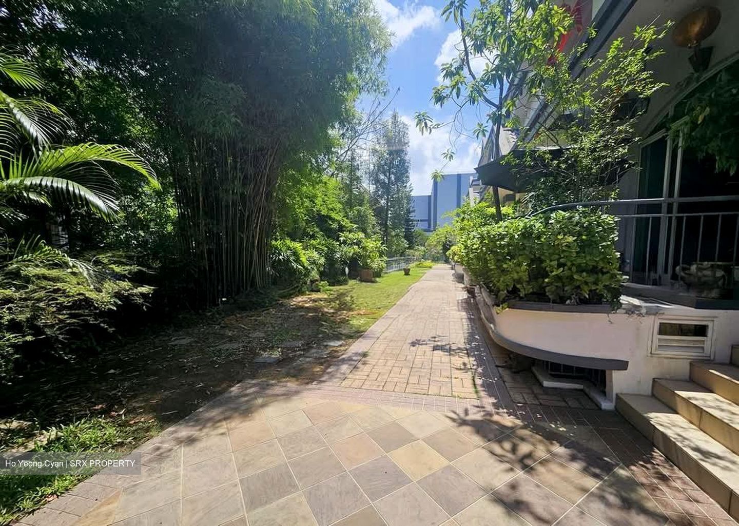 Changi South Avenue 1 (D16), Terrace #563508381